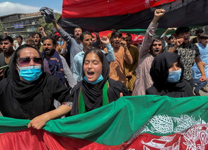 Des Afghans manifestent lors des célébrations de l’indépendance du pays vis-à-vis de la tutelle britannique, obtenue en 1919, à Kaboul, le 19 août 2021
