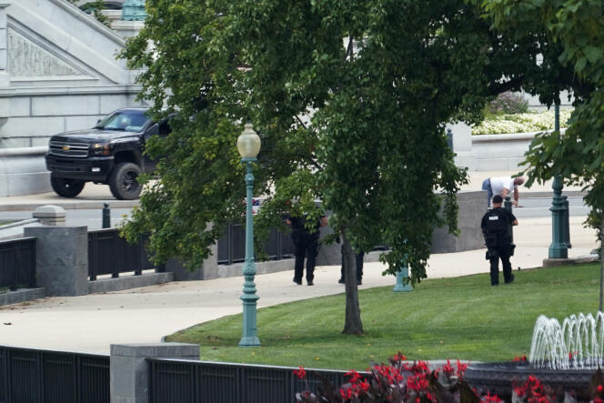 A man, from his car, threatened to detonate a bomb outside the Library of Congress on Capitol Hill in Washington on August 19, 2021.
