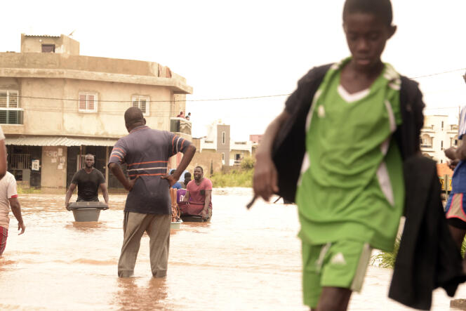 Une rue inondée à Keur Massar, en banlieue de Dakar, en septembre 2020.