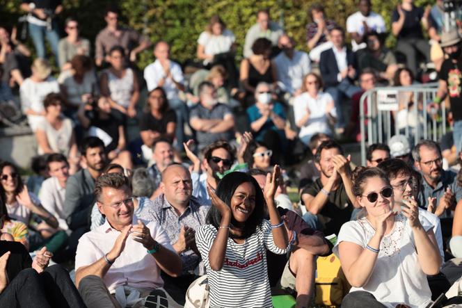 The activists applaud the speech of Yannick Jadot, during the environmental summer days in Poitiers (Vienne), August 19, 2021.