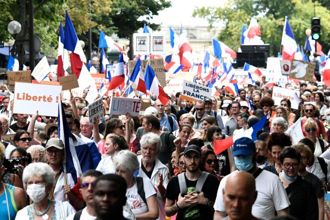 Demonstrators against the health pass, Saturday, August 21, in Paris.