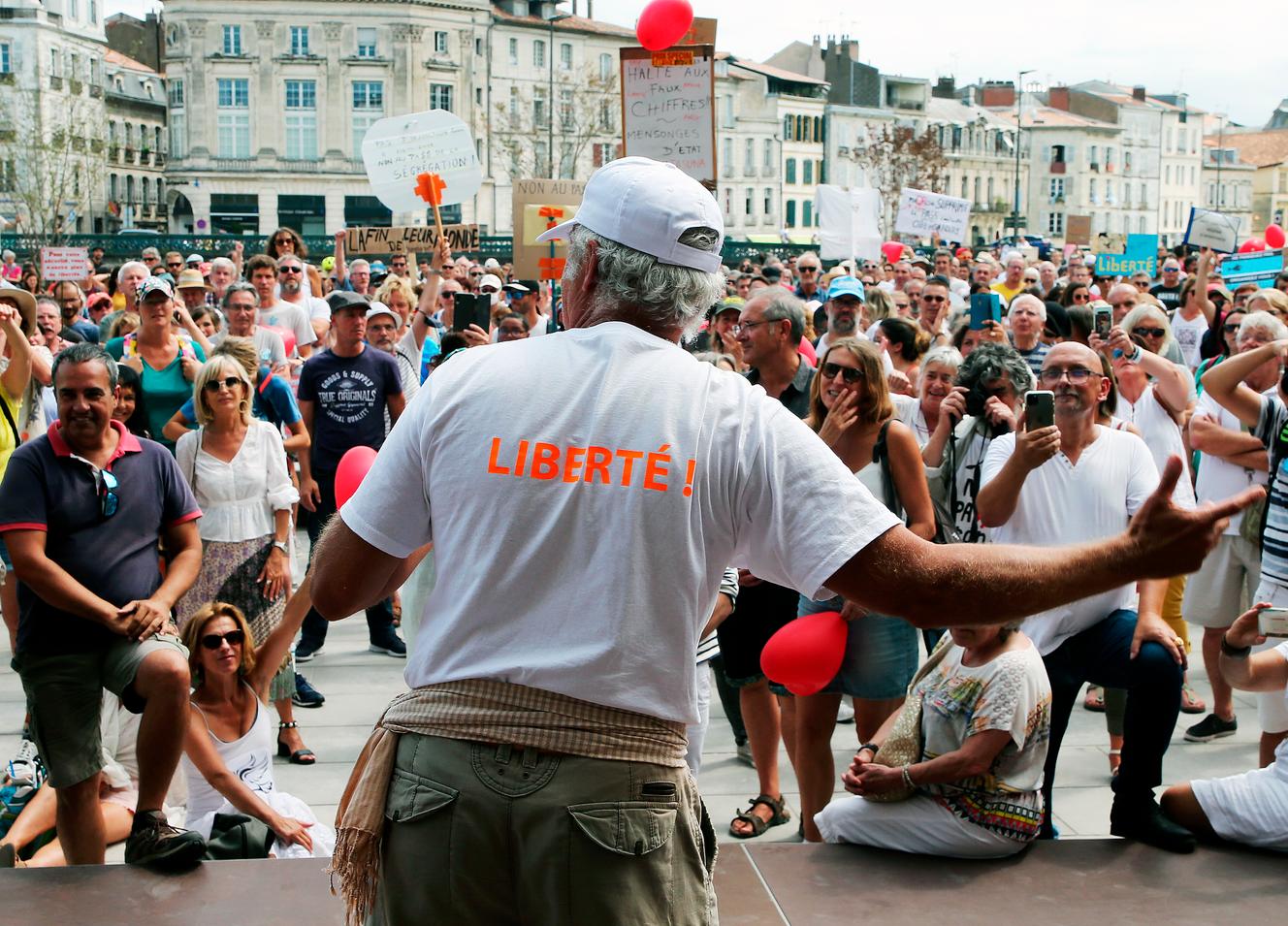 During the demonstration against the health pass and vaccination organized in Bayonne (Pyrénées-Atlantiques), Saturday, August 21.