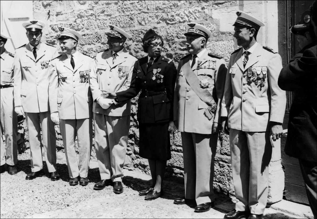 Joséphine Baker receives the Legion of Honor and the Croix de Guerre from the hands of General Martial Valin, in Milandes (Dordogne), on August 19, 1961.
