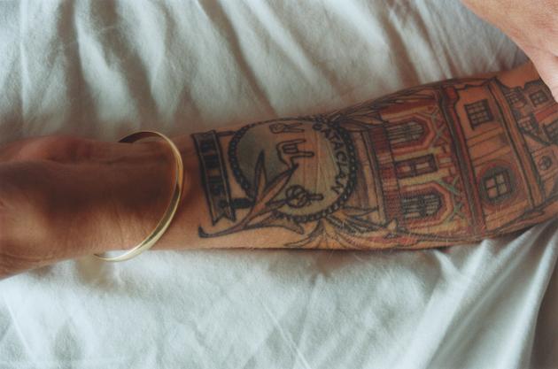 En 2016, Edith Seurat s’est fait tatouer sur le bras la façade du Bataclan.