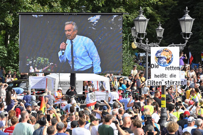 In Berlin, Robert F. Kennedy Jr intervened during a demonstration against restrictions due to the Covid-19 epidemic on August 29, 2020.