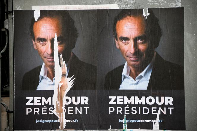Des affiches de soutien à une candidature d’Eric Zemmour à l’élection présidentielle de 2022, à Paris, le 29 juin 2021.