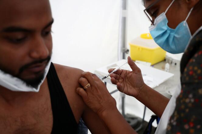 In New Caledonia, only 30% of the population is fully vaccinated.
