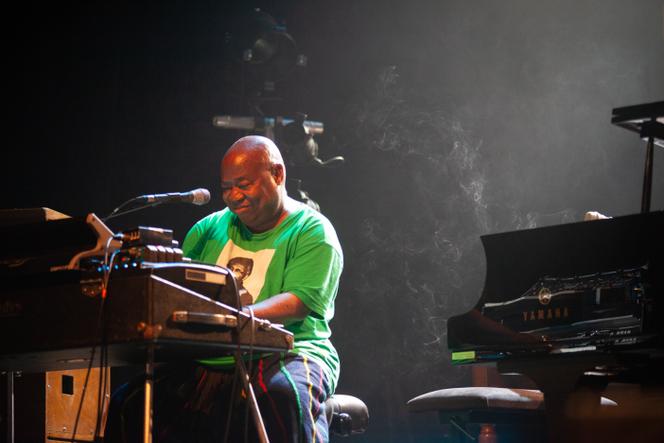 Cheick Tidiane Seck, le 25 août au festival Jazz sous les pommiers, à Coutances (Manche).