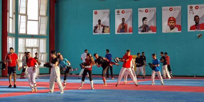 « Sparring » (entraînement au combat) de taekwondo dans la salle omnisports de Menzah 1 à Tunis, fin août 2021.