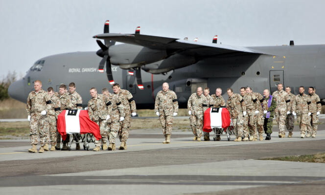 Rapatriement des corps de soldats danois morts en Afghanistan, le 23 mars 2008 à Jutland.