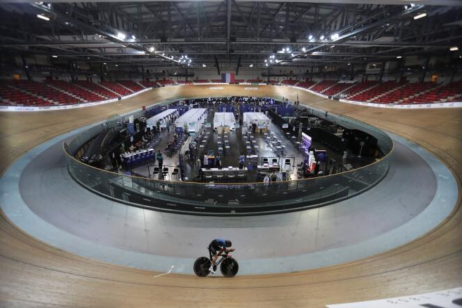 A cyclist trains while people are vaccinated at the national velodrome of Saint-Quentin-en-Yvelines (Yvelines), August 13, 2021.