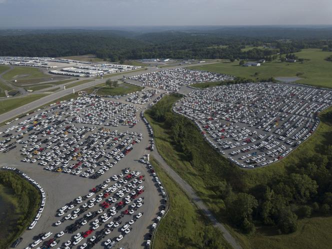 Des camionnettes Ford stockées, dans l’attente de semi-conducteurs, à Sparta, dans le Kentucky (Etats-Unis), le 16 juillet 2021.