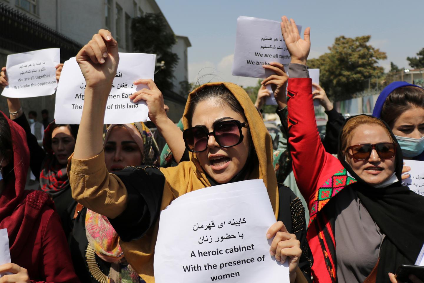 Afghanistan : les talibans affirment qu’ils laisseront les femmes