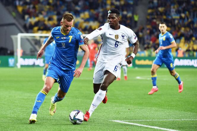 Yarmolenko in the duel with Pogba, during the draw between France and Ukraine.