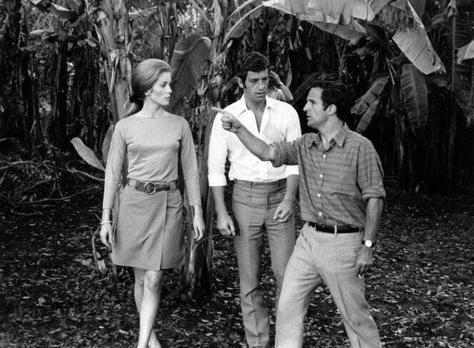 Catherine Deneuve, Jean-Paul Belmondo et François Truffaut sur le tournage de « La Sirène du Mississipi » (1969), réalisé par François Truffaut.