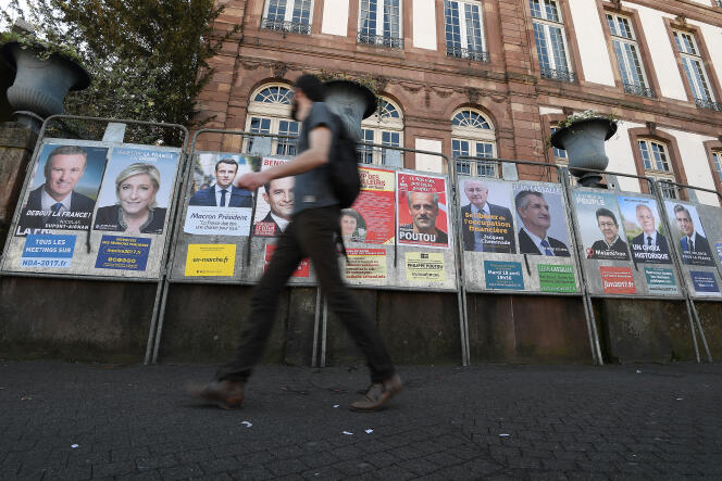 Affiches de campagne pour l’élection présidentielle, à Strasbourg, en avril 2017.