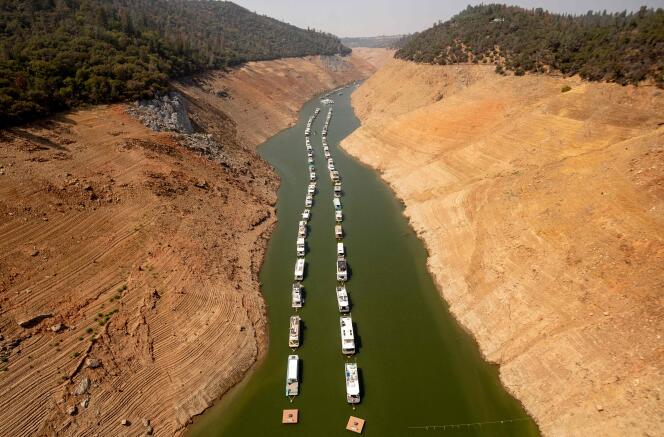 Le lac et barrage d’Oroville, en Californie, à 23 % de sa capacité du fait d’une sécheresse historique, le 5 septembre 2021.