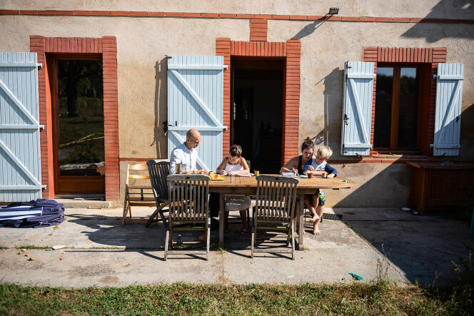 Ecole à domicile à Gardouch (Haute-Garonne), le 6 septembre 2021.