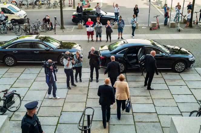 La chancelière allemande Angela Merkel quitte le Bundestag, le 7 septembre, à Berlin.