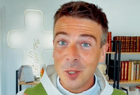 tik tok compte @perematthieu. Un post recent de père Matthieu 'Benediction pour la rentree scolaire'.