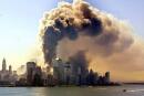 Beide Türme des brennenden World Trade Center in New York stürzen nach dem Anschlag am 11.9.2001 in sich zusammen. Zwei Flugzeuge sind an diesem Morgen kurz hintereinander in die Twin Towers gerast. Bei den schweren Explosionen wurden außer den In
