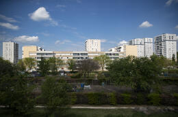 General view of the communal gardens at the Sautour Park next to 'Les Musiciens' apartment buildings, in Les Mureaux, north-western suburbs of Paris, on April 27, 2020, on the 42nd day of a strict lockdown in France to stop the spread of COVID-19 (novel coronavirus). (Photo by Thomas SAMSON / AFP)