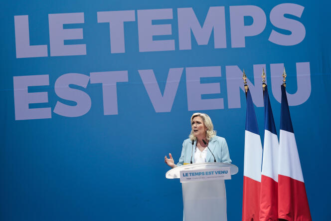 Marine Le Pen prononce un discours, lors du conseil national du Rassemblement national, à Fréjus (Var), le 12 septembre 2021.