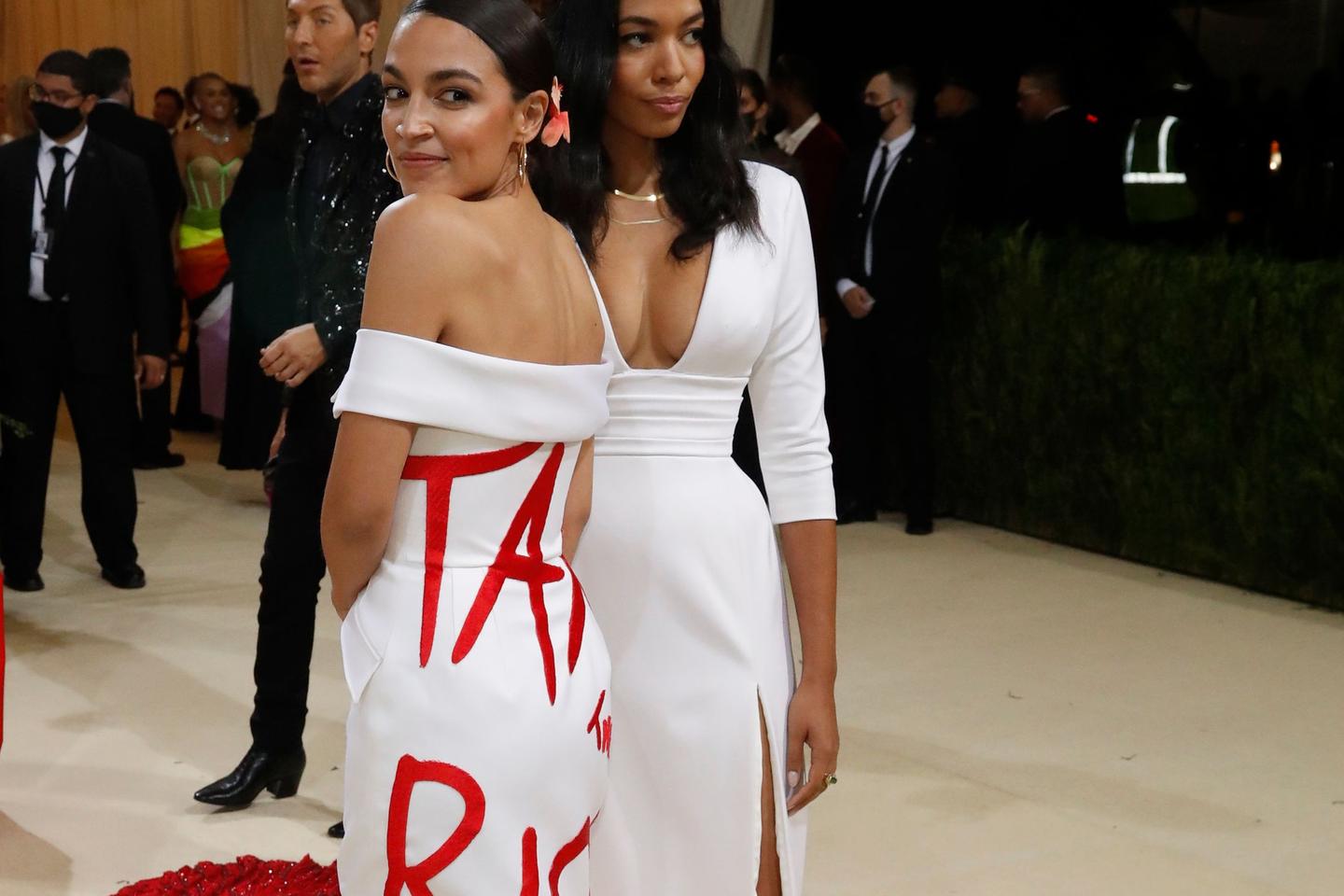 Alexandria Ocasio-Cortez wears a dress calling for ‘taxing the rich’…but she forgets to pay her bill