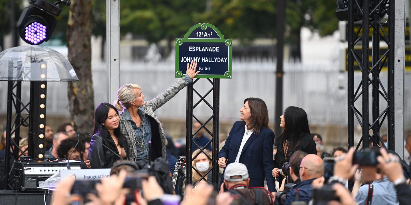 Je N Aurais Manque Ca Pour Rien Au Monde Les Fans De Johnny Hallyday Rassembles A Paris Quatre Ans Apres La Mort Du Chanteur