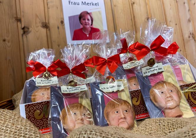 Des biscuits à l’effigie d’Angela Merkel ont été fabriqués par un confiseur allemand, à la veille des élections, à Weilbach (Allemagne), le 14 septembre 2021.