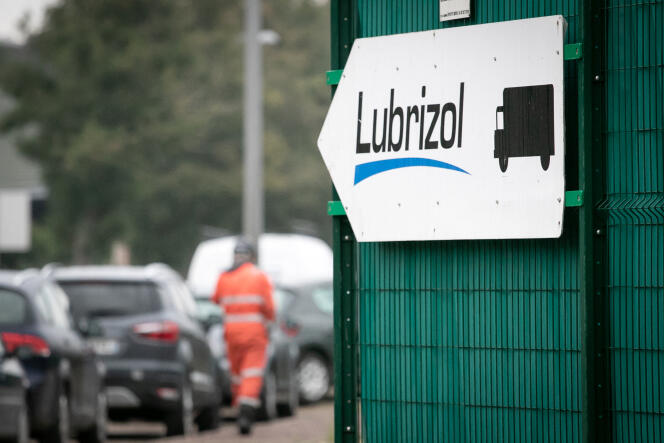 Aux abords de l’usine classée Seveso seuil haut de Lubrizol, à Rouen, le 24 octobre 2019.