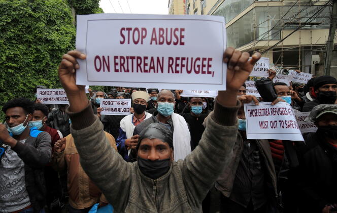 Des réfugiés érythréens manifestent devant les bureaux du HCR à Addis-Abeba, le 29 juillet 2021.