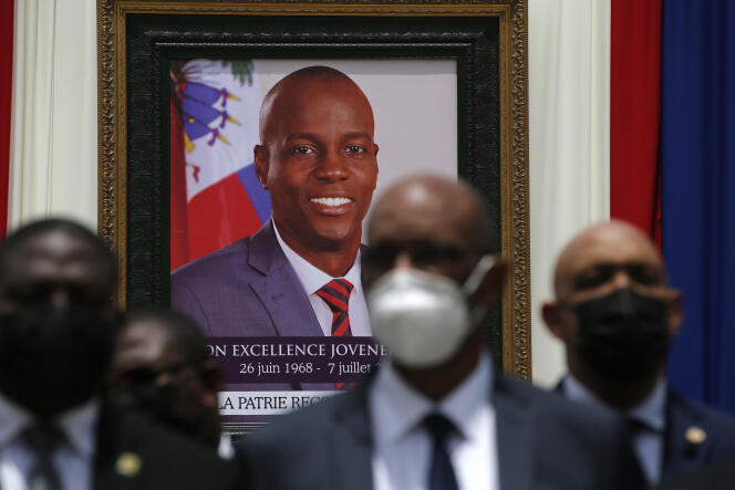 Le portrait du président haïtien assassiné Jovenel Moïse est accroché au mur du musée du Panthéon national, à Port-au-Prince, le 20 juillet 2021.