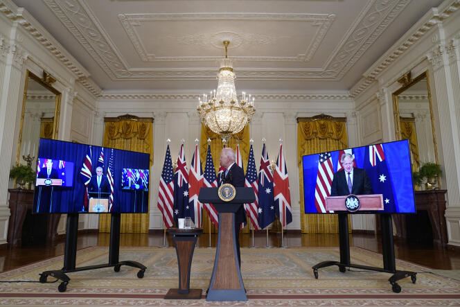 Le président américain, Joe Biden, en visioconférence avec les premiers ministres australien, Scott Morrison, et britannique, Boris Johnson, à la Maison Blanche, le 15 septembre 2021.
