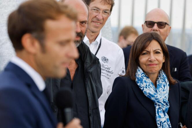 Emmanuel Macron et la maire socialiste de Paris, Anne Hidalgo, candidate à l’élection présidentielle, à Paris, le 16 septembre 2021.