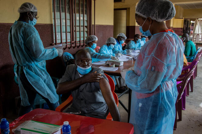 C’est à l’hôpital de N’zerekore que les premiers cas d’Ebola ont été découverts, à la fin du mois de janvier. La Guinée a lancé une campagne de vaccination contre Ebola le 23 février, après qu’une nouvelle épidémie de la maladie mortelle a frappé le pays.