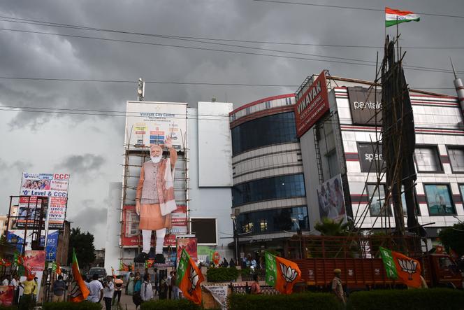 The image of Narendra Modi in front of a shopping mall in celebration of the 71st birthday of the Indian Prime Minister, in Allahabad (India), on 17 September 2021.