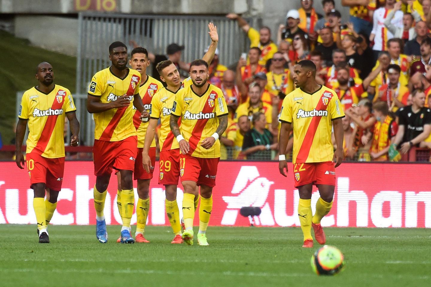 Ligue 1 Lens bat Lille dans un derby marqué par des débordements