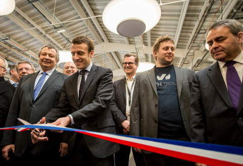 France's Economy minister Emmanuel Macron (2ndL) cuts the ribbon as he inaugurates the new campus of French Internet Service Provider OVH, on February 15, 2016 in Roubaix. (Photo by PHILIPPE HUGUEN / AFP)