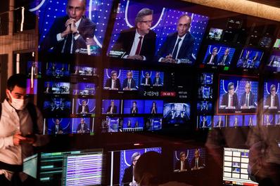 Débat entre le candidat à l’élection présidentielle Jean-Luc Mélenchon (LFI) et le polémiste Eric Zemmour sur BFM-TV, le 23 septembre 2021.