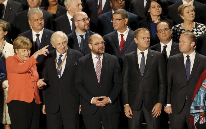 La chancelière allemande Angela Merkel et des dirigeants européens, à la cérémonie d’ouverture du sommet de La Valette (Malte), sur la migration, le 11 novembre 2015.