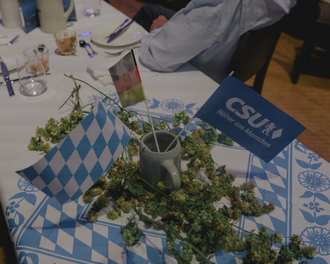 Décoration de table lors du dernier meeting de campagne de la CDU-CSU à Munich, en Allemagne, le 24 septembre 2021.