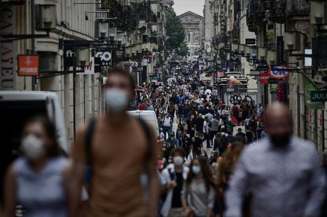 Dans une rue de Bordeaux, le 27 juillet 2021.