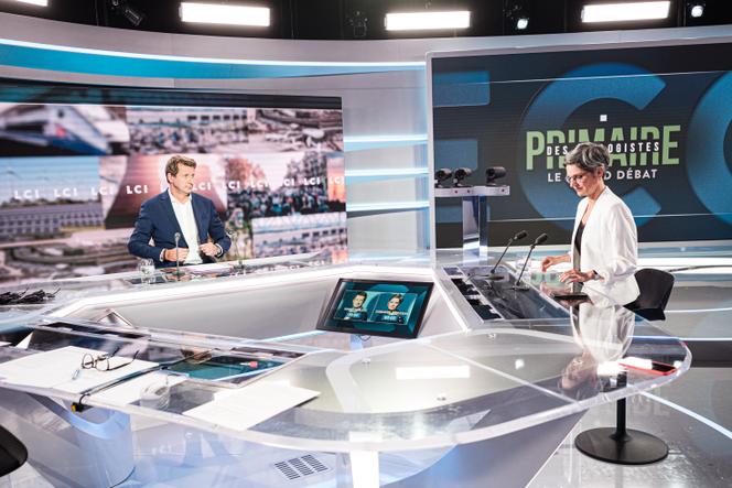 Débat de l’entre-deux tours de la primaire écologiste entre Yannick Jadot et Sandrine Rousseau, sur la plateau de LCI, à Paris, le 22 septembre 2021.