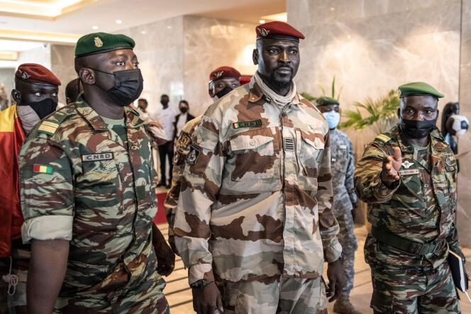 Le colonel Mamady Doumbouya, chef de la junte qui a renversé  le président guinéen Alpha Condé, à Conakry, le 17 septembre 2021.
