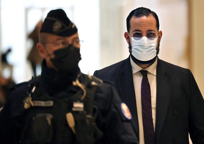 Alexandre Benalla à son arrivée à son procès, au tribunal correctionnel de Paris, le 1er octobre 2021.
