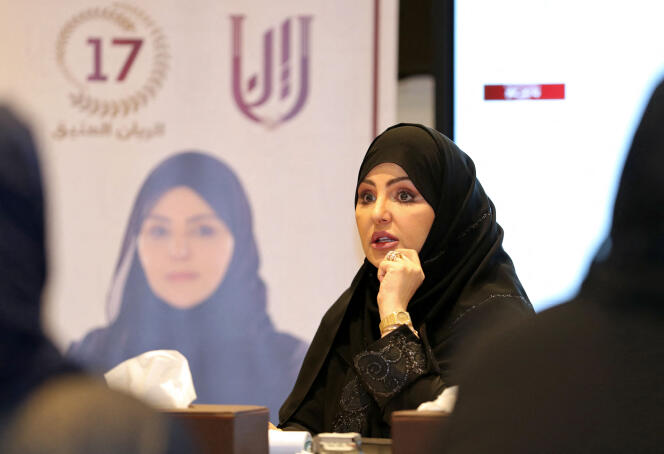 Leena Nasser al-Dafa, candidate aux élections du conseil de la Choura, à Doha, le 26 septembre 2021.