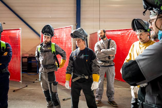 Les dernières consignes sont données, à Vierzon, vendredi 1er octobre 2021, avant le départ du championnat de France de soudure.