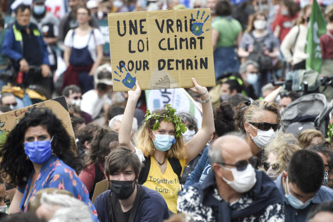 Lors d’une marche pour le climat, à Nantes, le 9 mai 2021.