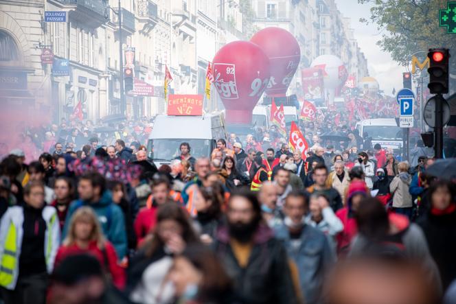 Quelque 6 400 personnes, selon le ministère de l’intérieur – 25 000 selon la CGT –, ont manifesté, mardi 5 octobre, dans la capitale à l’appel des syndicats.